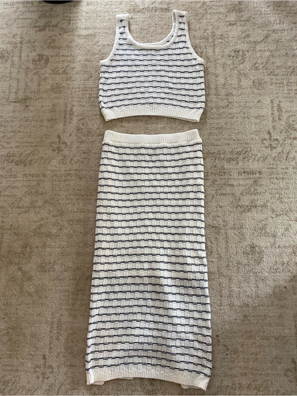 Freshman White and Black Knit Two-Piece Skirt Set